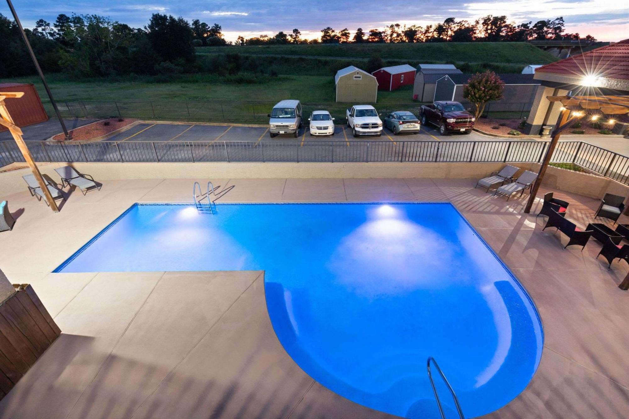 Ramada By Wyndham Bainbridge Hotel Exterior photo